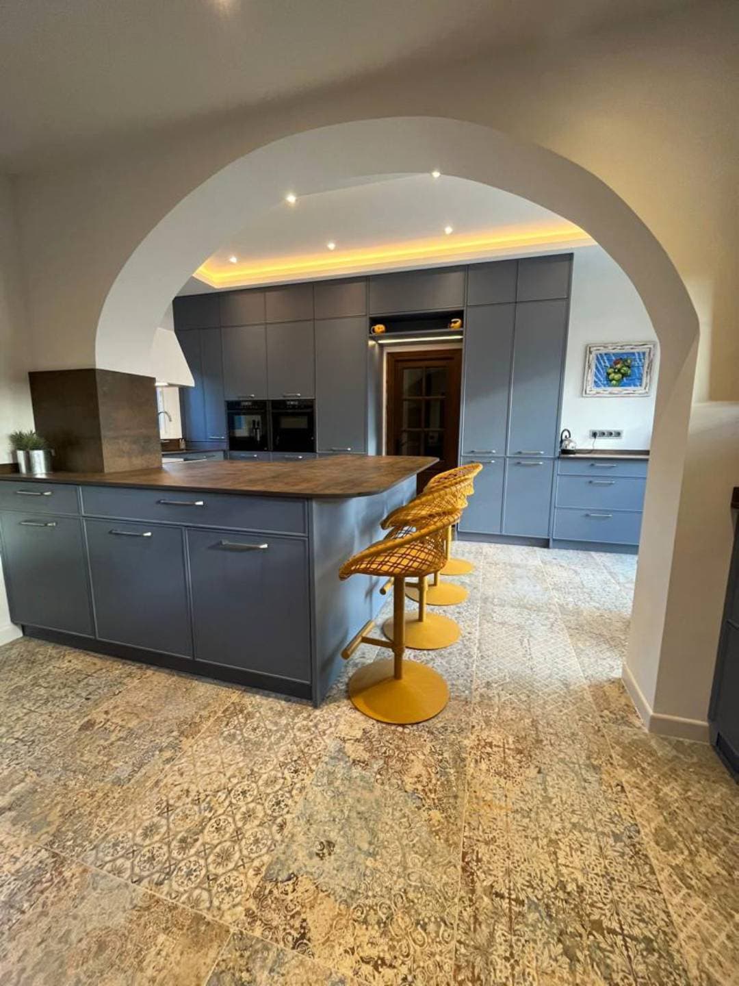 Completed kitchen renovation project, photo 1