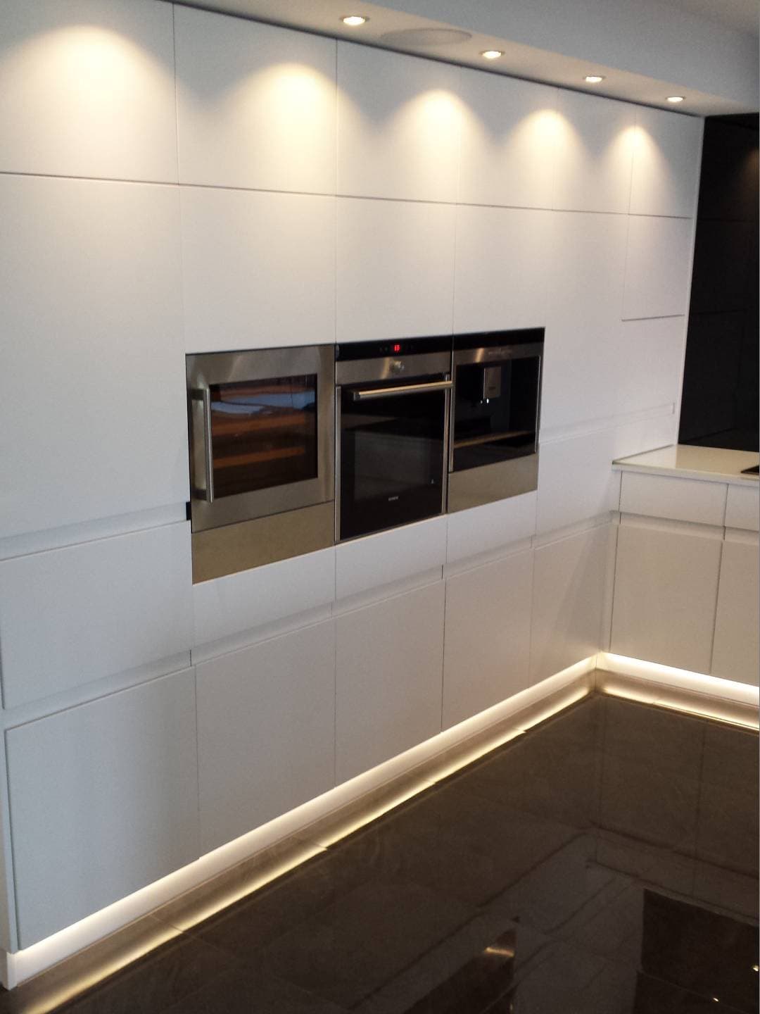 Completed kitchen renovation project, photo 8